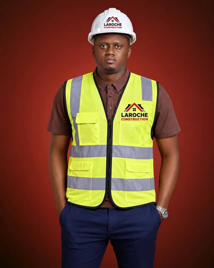 Le dirigeant de Laroche Construction en tenue de chantier